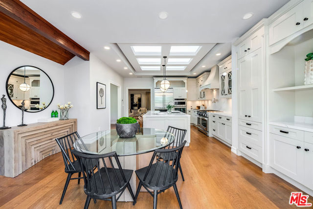 10445 Valley Spring Lane, Toluca Lake CA: https://media.crmls.org/mediaz/7b45a92d-5016-4def-b43a-a1ad2427f955.jpg
