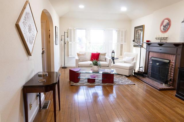 1541 Maple Street, San Mateo CA: https://media.crmls.org/mediaz/7b45e8bb-c7a2-4c14-a36a-3e7ecc5c001d.jpg