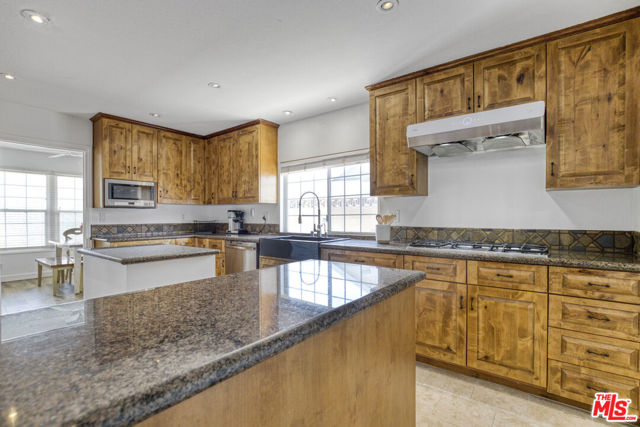 2735 Beth Place, Simi Valley CA: https://media.crmls.org/mediaz/7b4652f9-4a9f-4808-846a-5b3fc0fed460.jpg