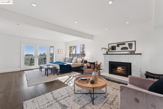 5958 Colton Blvd., Oakland CA: https://media.crmls.org/mediaz/7b469a12-1b2a-48ec-9f25-7ac25bb7def1.jpg