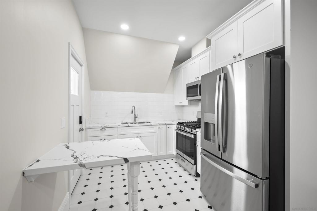 2253 Brant Street - photo 8