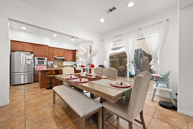 Detail Gallery Image 14 of 41 For 1683 Kincaid Ave, Chula Vista,  CA 91913 - 4 Beds | 4 Baths