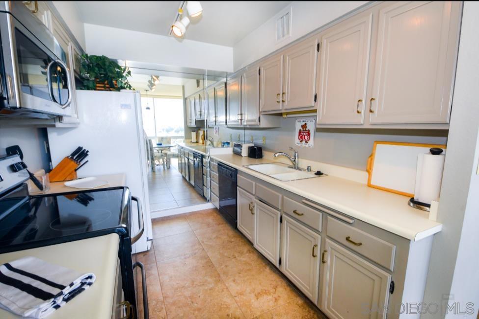 MLS #250031450SD img 8