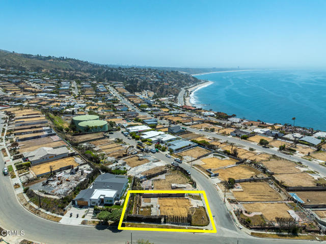 18449 Kingsport Drive, Malibu CA: https://media.crmls.org/mediaz/7b48452e-7683-4e1e-9697-64b60b94c1f5.jpg