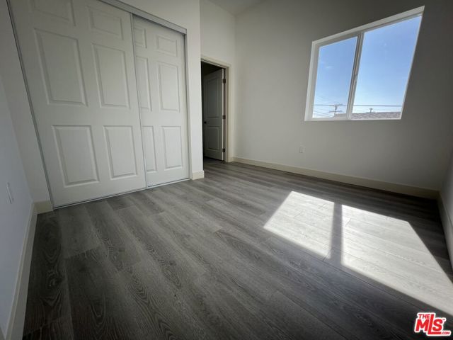 8640 1/2 Baring Cross Street, Los Angeles CA: https://media.crmls.org/mediaz/7b487173-fe14-49bf-bdbe-6199d0ecf8eb.jpg