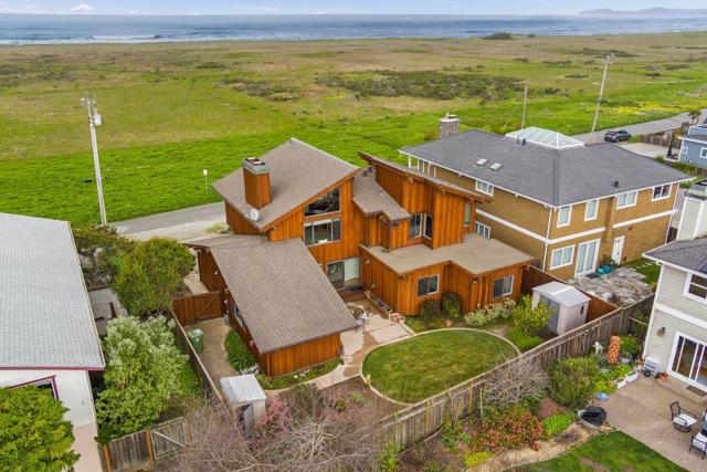 861 Railroad Avenue, Half Moon Bay CA: https://media.crmls.org/mediaz/7b494d1a-7e9e-4c61-bf89-2cc3873fe6a9.jpg