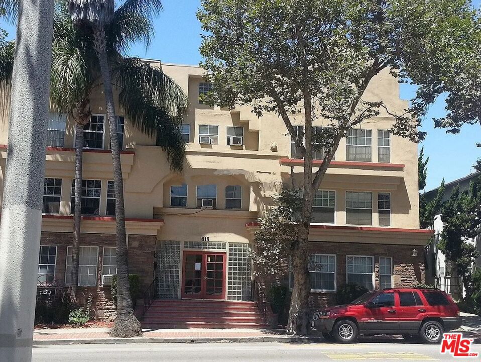 615 N Rossmore Avenue #200