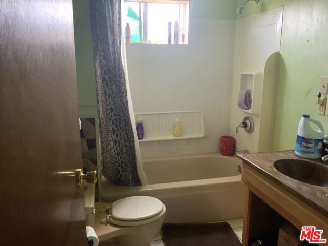 2920 Harriet Road, Frazier Park CA: https://media.crmls.org/mediaz/7b49be4f-b2ce-477e-a9bc-d451dcc63567.jpg