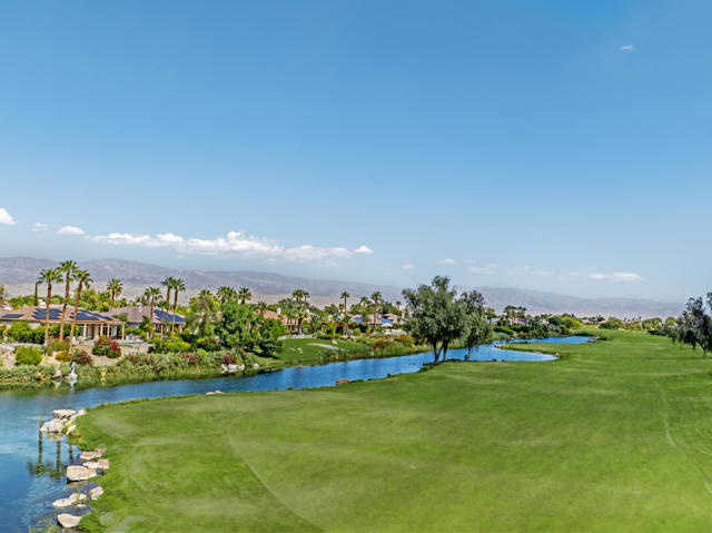 107 Via Bella, Rancho Mirage CA: https://media.crmls.org/mediaz/7b4ad67f-d9b2-4a59-b95a-a09f9dfbc504.jpg