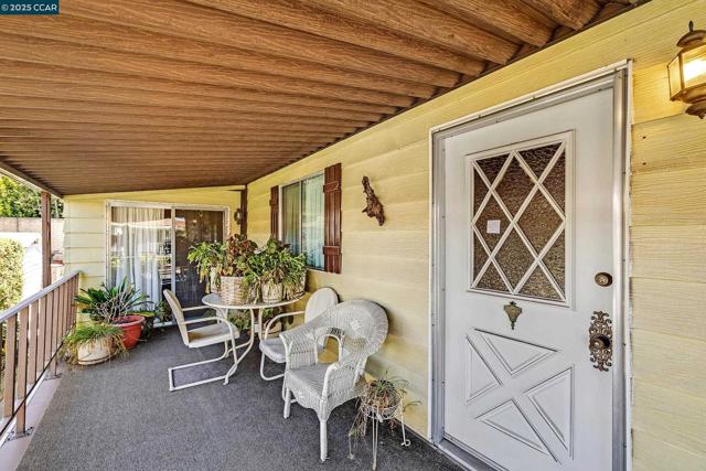 1474 Wakefield Dr, Hayward CA: https://media.crmls.org/mediaz/7b4ae2ef-2dbf-4560-9b4a-22c5743304c1.jpg