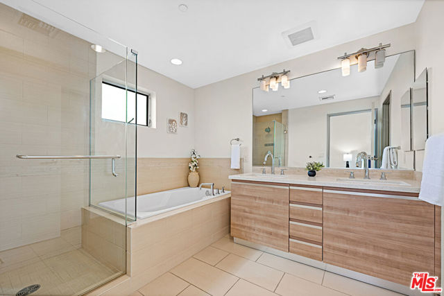 3119 Via Dolce, Marina del Rey CA: https://media.crmls.org/mediaz/7b4b251a-3235-4f71-8b9b-a9711a3e3670.jpg