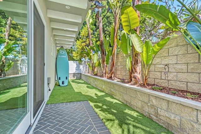 1050 Isabella Ave, Coronado CA: https://media.crmls.org/mediaz/7b4bd9bd-5579-4811-abe4-0114bcf75c7b.jpg