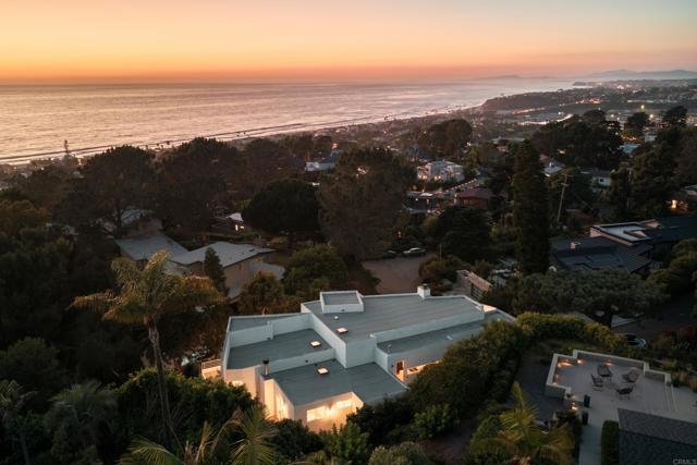 421 Serpentine Drive, Del Mar CA: https://media.crmls.org/mediaz/7b4be0bb-72da-451b-ba65-04813f732249.jpg