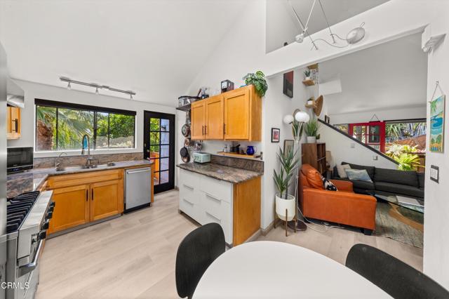 Detail Gallery Image 14 of 48 For 30 S Salinas St #B,  Santa Barbara,  CA 93103 - 3 Beds | 2 Baths