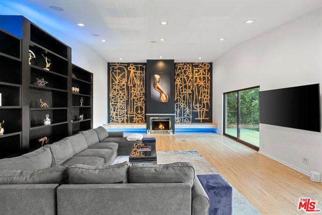8514 Hillside Avenue, Los Angeles CA: https://media.crmls.org/mediaz/7b4c8867-f750-43aa-9280-d065c5aa39e5.jpg