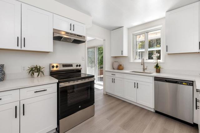 753 Cypress Avenue, San Bruno CA: https://media.crmls.org/mediaz/7b4ca287-85f0-48b2-ae96-2a9cb8285704.jpg