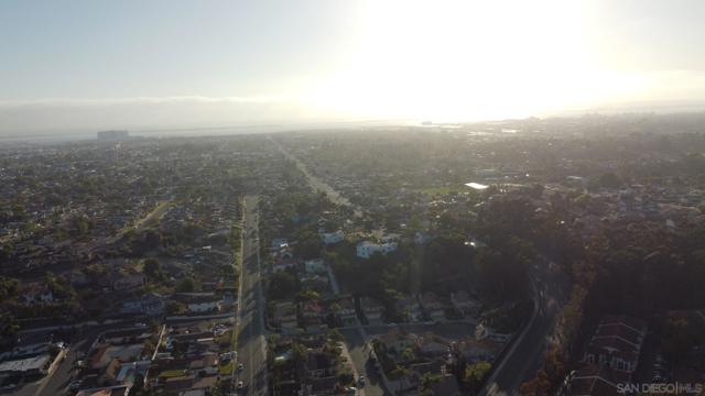 68 E Bonita Rd, Chula Vista CA: https://media.crmls.org/mediaz/7b4cd4e1-fa70-4803-9de7-572c138ec214.jpg