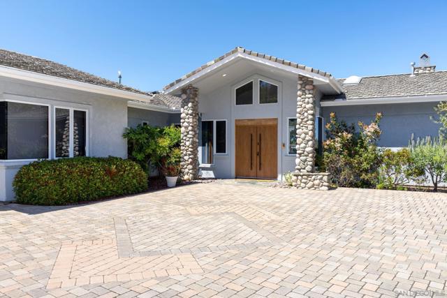 16334 Woodson View Rd, Poway CA: https://media.crmls.org/mediaz/7b4cd992-9e66-4bae-a3a9-bcf39fab0395.jpg