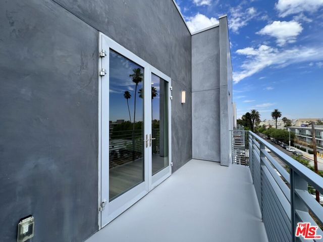5801 Camerford Avenue, Los Angeles CA: https://media.crmls.org/mediaz/7b4ce1d2-534b-4672-9ba2-d5dc954a4e7b.jpg