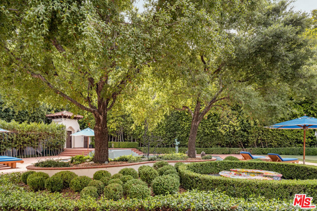 4009 Valley Meadow Road, Encino CA: https://media.crmls.org/mediaz/7b4cfa5a-e89e-4555-951a-528c585e12ee.jpg