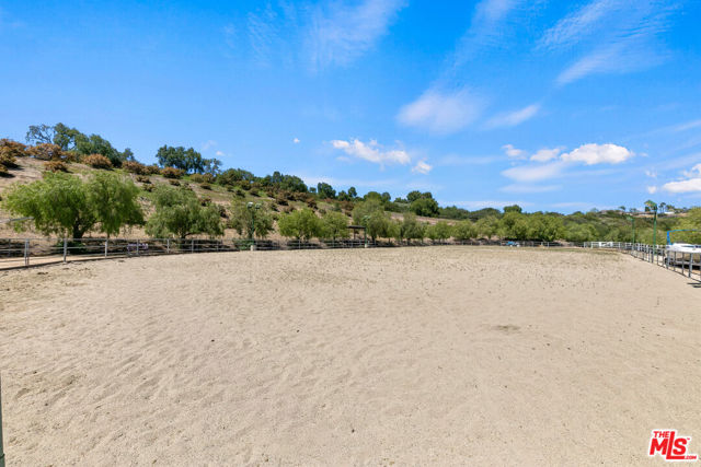 13418 Nightsky Drive, Camarillo CA: https://media.crmls.org/mediaz/7b4d84f3-93c5-48d6-8d3a-7433a268050b.jpg