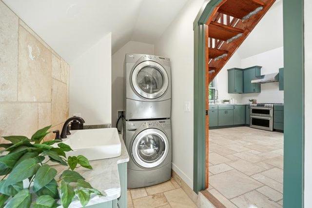 11265 Canyon Drive, San Jose CA: https://media.crmls.org/mediaz/7b4dafe1-26a4-4b1f-b134-184167435458.jpg