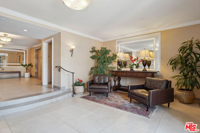 1250 S Beverly Glen Boulevard, Los Angeles CA: https://media.crmls.org/mediaz/7b4dbe00-0185-4f7d-a3bc-619720ee640d.jpg