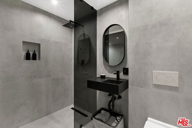 Drew Fenton | 11010 Chalon Road Los Angeles CA | MLS: 7222049 Drew Fenton | 11010 Chalon Road Los Angeles CA | MLS: 7222049