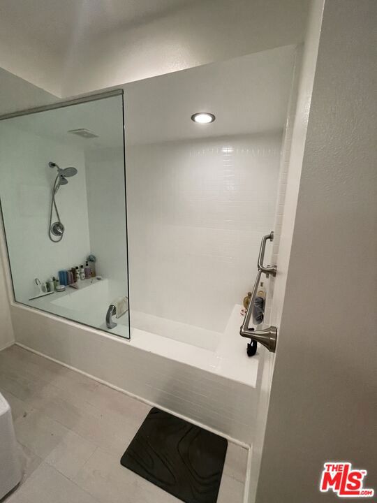 2950 Neilson Way, Santa Monica CA: https://media.crmls.org/mediaz/7b4df98a-1b87-497c-8f35-5474939059a7.jpg