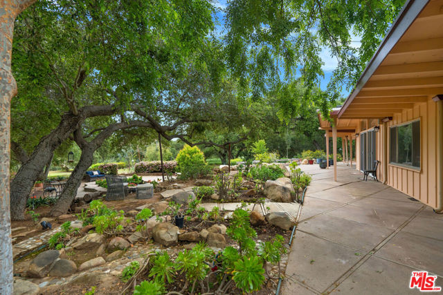 918 Palomar Road, Ojai CA: https://media.crmls.org/mediaz/7b4e13d8-3237-4adf-957c-9cce07a39594.jpg