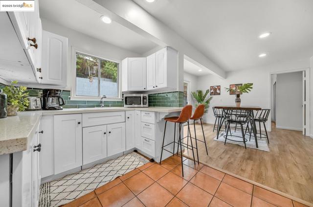2162 35th Avenue, Oakland CA: https://media.crmls.org/mediaz/7b4e1dba-d402-47b0-bf7b-8dc5cccb2efc.jpg