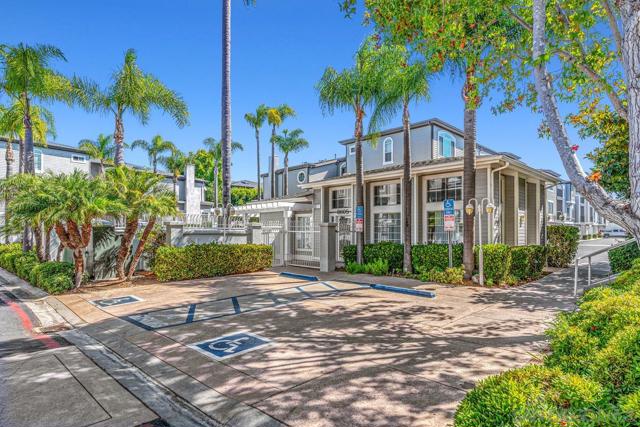 8619 Via Mallorca, La Jolla CA: https://media.crmls.org/mediaz/7b4e5027-aa0d-4571-996e-e5d4708617cf.jpg