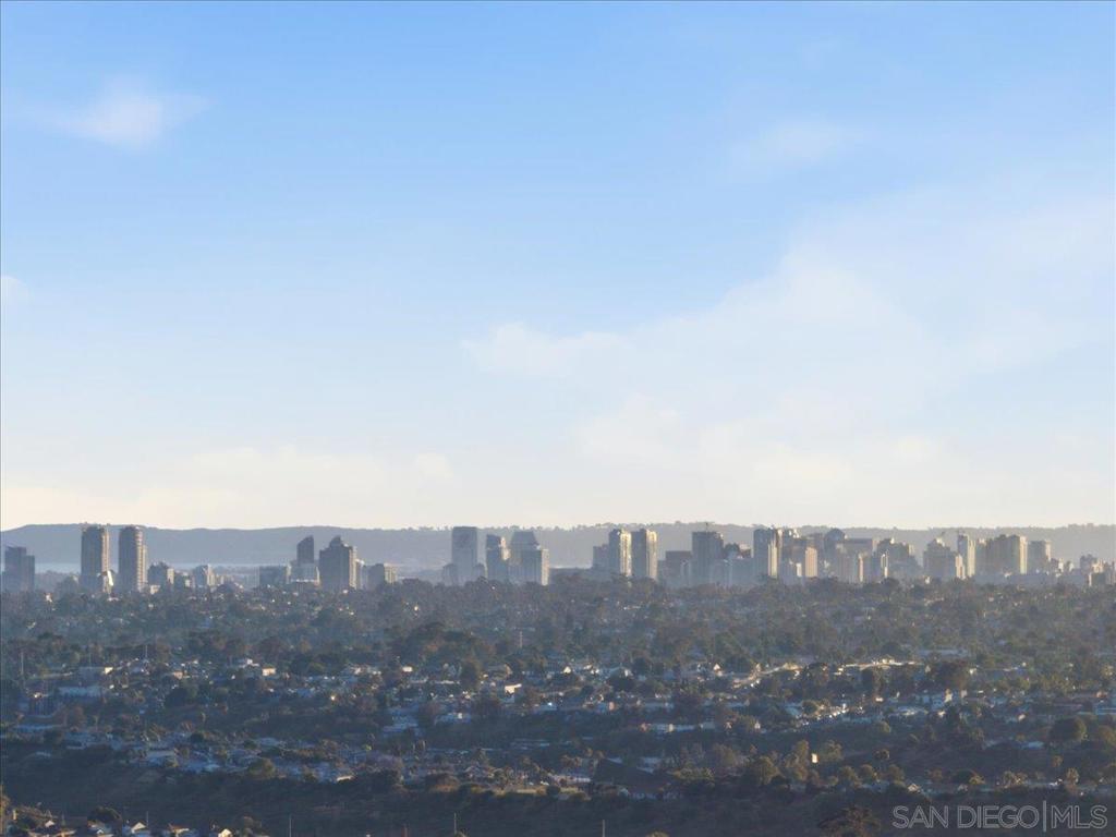 https://media.crmls.org/mediaz/7b4ef184-4e24-49da-b60d-9703de1cd38b.jpg?preset=X-Large