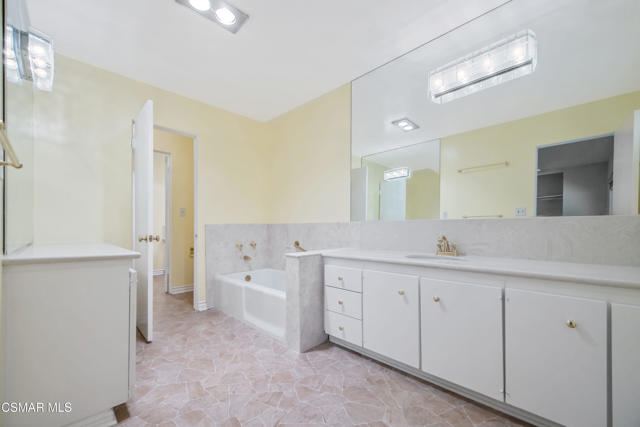 18134 Killion Street, Tarzana CA: https://media.crmls.org/mediaz/7b4f2e52-4479-4603-8b43-7f56806ef2ed.jpg
