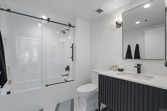 Image 20 of 28 For 425 Beech Street 521