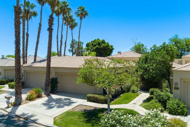 80601 Oak Tree, La Quinta CA: https://media.crmls.org/mediaz/7b4f8553-9493-4c3a-8549-8cd0192f044e.jpg