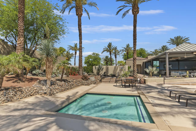 359 Desert Holly Drive, Palm Desert CA: https://media.crmls.org/mediaz/7b4ff2ce-f403-4bd2-b751-fdd7f4196965.jpg