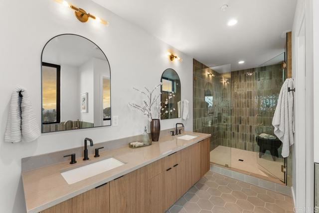 Detail Gallery Image 17 of 41 For 4224 Tonopah Ave, San Diego,  CA 92110 - 3 Beds | 3/1 Baths