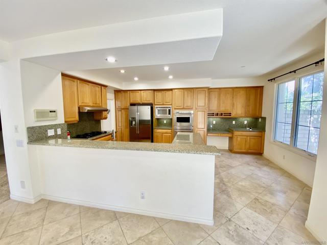 1326 Caminito Arriata, La Jolla CA: https://media.crmls.org/mediaz/7b503e3f-66f3-4d63-8b0b-e4d08fb9c149.jpg