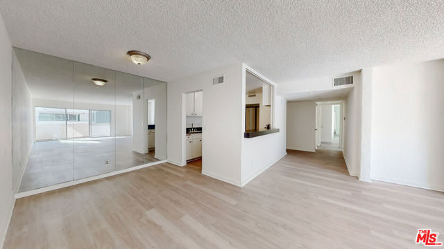 5454 Zelzah Avenue, 214 photo 6