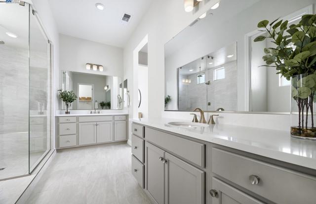 1065 Bradbury Dr, Discovery Bay CA: https://media.crmls.org/mediaz/7b506b82-5874-47e6-9359-6b9f5406c186.jpg