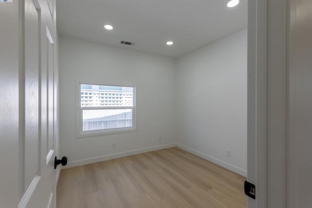 1276 64Th Ave, Oakland CA: https://media.crmls.org/mediaz/7b50a9a4-e9d4-4fb2-a5dc-5fbc13e90b50.jpg