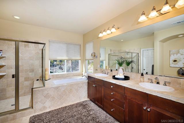 12647 Westly Ln, San Diego CA: https://media.crmls.org/mediaz/7b5122b9-44b7-462b-aaad-f4a2c36bff06.jpg