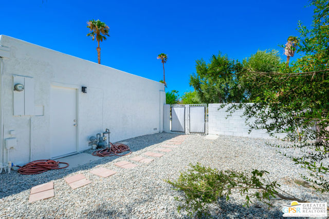 2405 Francis Drive, Palm Springs, California 92262, 3 Bedrooms Bedrooms, ,Single Family Residence,For Sale,Francis,24429179