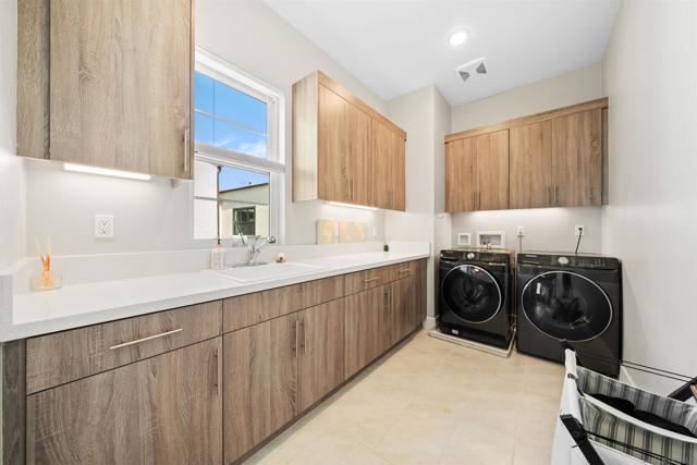 5347 Morning Sage Way, San Diego CA: https://media.crmls.org/mediaz/7b520fae-a3de-463c-aeeb-8a2945664bb5.jpg