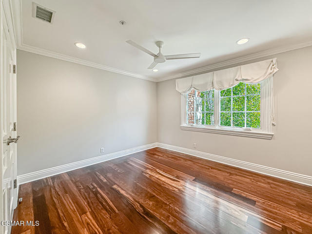 581 Lakeview Canyon Road, Westlake Village CA: https://media.crmls.org/mediaz/7b52a6bf-cd81-4c1b-8136-38f3dd8f174a.jpg