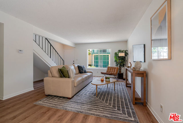 2404 Gates Avenue, Redondo Beach CA: https://media.crmls.org/mediaz/7b530e53-20cc-4dec-b4a0-1f0d1c941f28.jpg