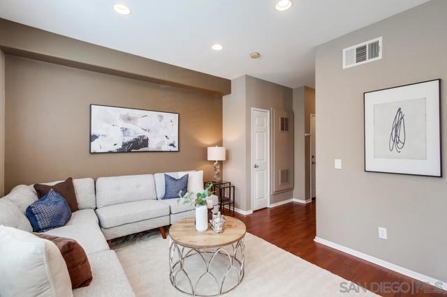 16915 HUTCHINS LANDING, San Diego CA: https://media.crmls.org/mediaz/7b534f6a-b1e0-469c-b8e9-3deb76e63d2b.jpg