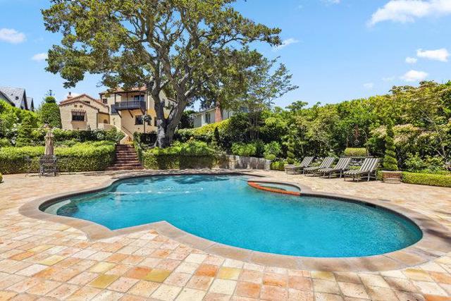 2307 Easton Drive, Burlingame CA: https://media.crmls.org/mediaz/7b536478-47f5-42d7-969b-3fca41acf584.jpg
