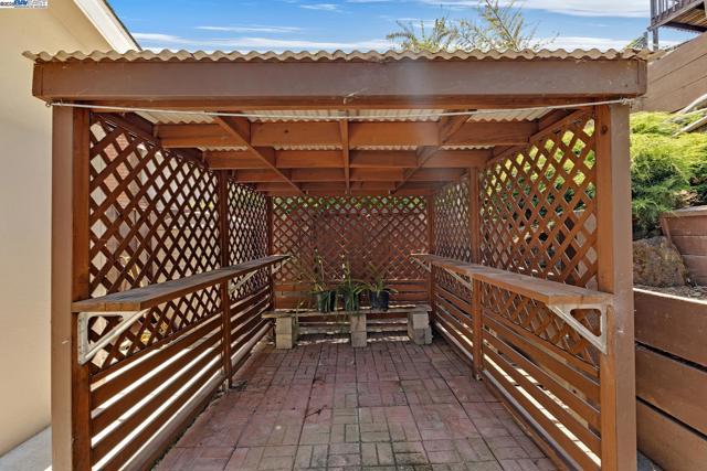 16651 Selby Dr, San Leandro CA: https://media.crmls.org/mediaz/7b536afe-58c4-47e9-9128-9ada8814d851.jpg
